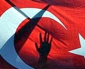 Τουρκία: Ποιοι γλίτωσαν την προσαγωγή - Φωτογραφία 1