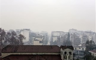 Η αιθαλομίχλη κλείνει τα σχολεία - Φωτογραφία 1