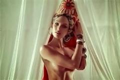 Η Candice Swanepoel φωτογραφήθηκε γuμνή