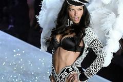 Adriana Lima: Δείτε την ιδρωμένη και χωρίς ίχνος make up