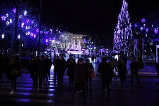 Λευκή νύχτα με ανοιχτά καταστήματα μέχρι τις 11 το βράδυ στην Αθήνα - Φωτογραφία 1