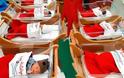 Μαιευτήριο ντύνει τα νεογέννητα αγιοβασιλάκια - Υπέροχες εικόνες