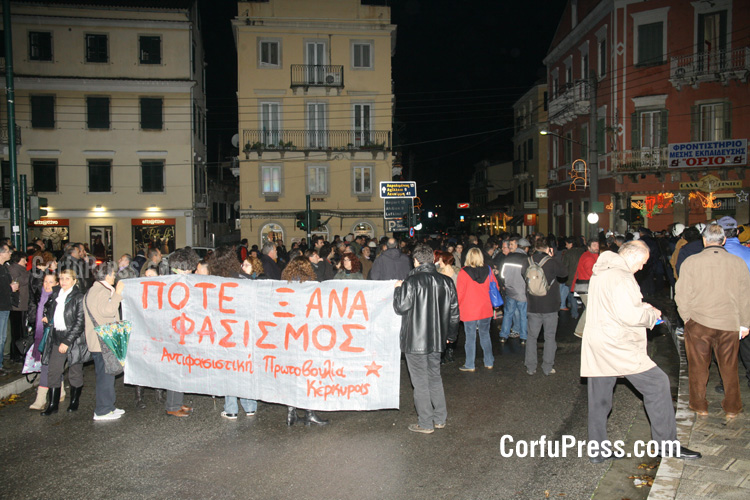 Κέρκυρα - Αντιφασιστική συγκέντρωση για τα εγκαίνια των γραφείων της Χ.Α - BINTEO....!!! - Φωτογραφία 4