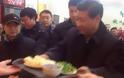 Στην ουρά για ψωμάκια ατμού ο πρόεδρος της Κίνας