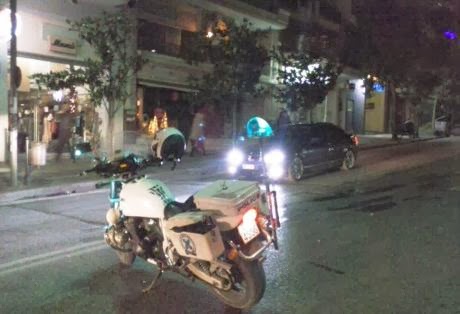 Πάτρα–Τώρα: Κλειστή η άνοδος στη Γούναρη – ΙΧ συγκρούστηκε με μοτοσικλέτα - Δείτε φωτο - Φωτογραφία 1