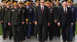 Αλισβερίσι με τον στρατό από τον Ερντογάν - Φωτογραφία 1