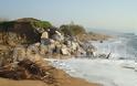 Ηλεία: Τοποθέτησαν βράχους στην παραλία της Ζαχάρως και του Κακοβάτου!