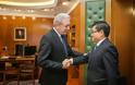 Συνάντηση ΥΕΘΑ Δημήτρη Αβραμόπουλου με τον Πρέσβη της Λαϊκής Δημοκρατίας της Κίνας στην Ελλάδα Du Qiwen - Φωτογραφία 1