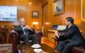 Συνάντηση ΥΕΘΑ Δημήτρη Αβραμόπουλου με τον Πρέσβη της Λαϊκής Δημοκρατίας της Κίνας στην Ελλάδα Du Qiwen - Φωτογραφία 2