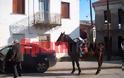 Αμαλιάδα: Παρέδωσε πινακίδες καβάλα στο άλογο