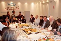 Με ανήλικους μετανάστες γευμάτισε στην «Αποστολή»  ο Αρχιεπίσκοπος Ιερώνυμος