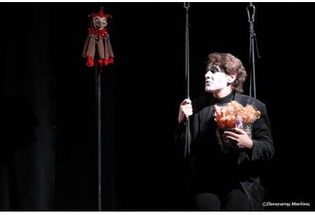 Παρατείνονται οι παραστάσεις του Μόνος με τον Άμλετ στο Δημοτικό θέατρο Απόλλων της Πάτρας - Τιμές εισιτηρίων - Φωτογραφία 1
