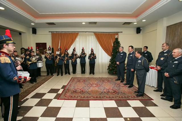 Ανταλλαγή ευχών και πρωτοχρονιάτικα κάλαντα στον Αρχηγό ΑΤΑ - Φωτογραφία 4