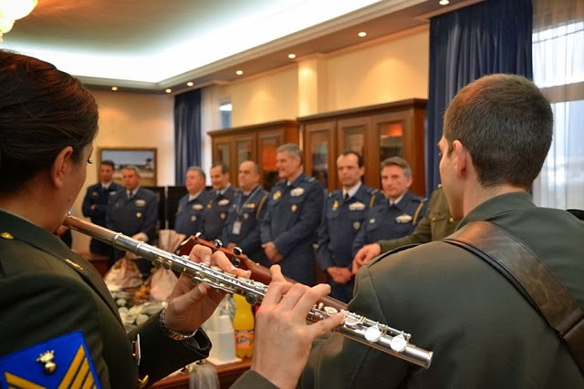 Πρωτοχρονιάτικα Κάλαντα στον Αρχηγό ΓΕΑ - Φωτογραφία 3