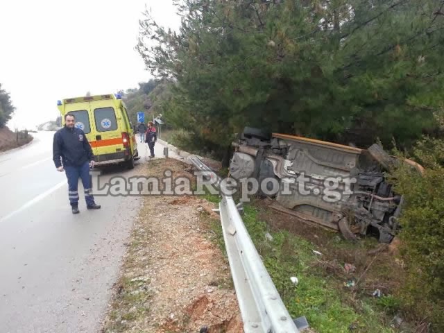 Λαμία: Είχε άγιο νεαρός οδηγός που έφυγε εκτός δρόμου και ανατράπηκε - Φωτογραφία 2