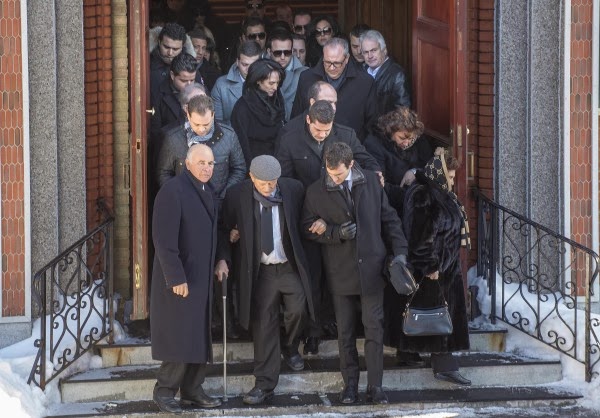 Έγινε η κηδεία του μεγαλύτερου μαφιόζου! Σαν να βλέπεις εικόνες από τον Νονό!!! - Φωτογραφία 5