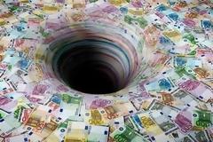 Ρίχνουμε 28 δισ. ευρώ σε βαρέλι δίχως πάτο