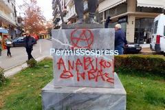 Ασυνείδητοι βεβήλωσαν το άγαλμα του Επαμεινώνδα στη Θήβα!
