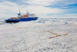 Διασώθηκαν οι εγκλωβισμένοι της Ανταρκτικής [video] - Φωτογραφία 1