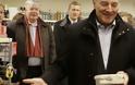 Γιόρτασε το ευρώ αγοράζοντας παγωτό ο Λετονός πρόεδρος