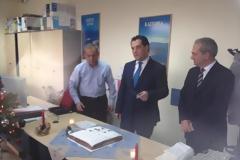 Πέθανε ελλείψει Ασθενοφόρου κι ο Αδωνις κόβει Βασιλόπιττα στο EKAB !