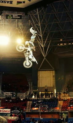 ΜΟΝΑΔΙΚΟ... ΜΗΧΑΝΟΒΙΟ ΘΕΑΜΑ ΣΤΟ ΓΗΠΕΔΟ ΤΗΣ ΛΑΜΠΟΡΑΛ! (PHOTOS) - Φωτογραφία 3