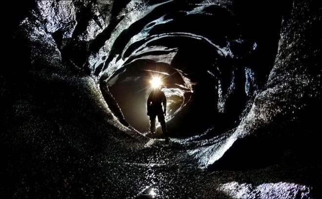 Εκπληκτικές εικόνες: H σπηλιά που θυμίζει τον 007 - Φωτογραφία 1