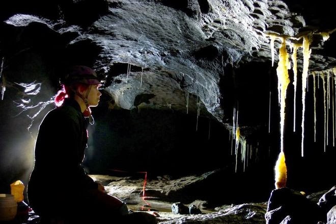 Εκπληκτικές εικόνες: H σπηλιά που θυμίζει τον 007 - Φωτογραφία 2