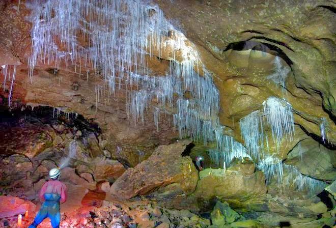 Εκπληκτικές εικόνες: H σπηλιά που θυμίζει τον 007 - Φωτογραφία 5