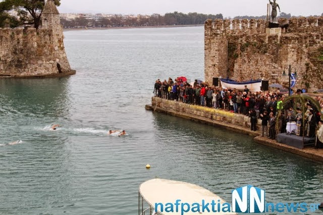 O Αγιασμός των υδάτων στη Ναύπακτο [video] - Φωτογραφία 9