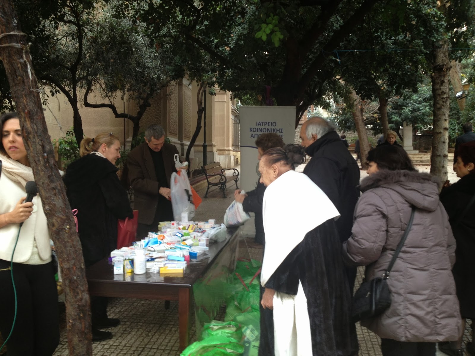 Εκατοντάδες ανώνυμοι πολίτες προσέφεραν φέτος τα Θεοφάνεια τα φάρμακά τους για να σώσουν συνανθρώπους τους: Έσπασε κάθε ρεκόρ η συγκέντρωση στο Μαρούσι - Φωτογραφία 2