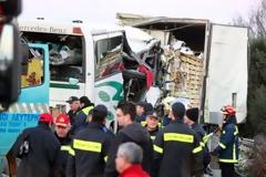 Σοκαριστικές σκηνές μετά το δυστύχημα, μεταφέρουν επιβάτες - Κρατήσεις και από Πάτρα στο μοιραίο λεωφορείο - Δείτε φωτο-video