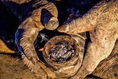 Όσοι δεν αντέχετε μην το δείτε! Ο άνθρωπος που δεν έχει πλυθεί εδώ και 60 χρόνια [photos]