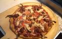 Πιτσαρία σερβίρει πίτσα με mix grill πύθωνα-αλιγάτορα και βάτραχου [Photos]