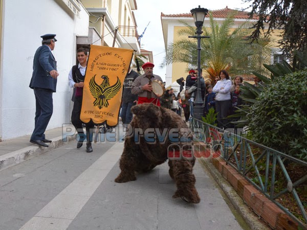 Δείτε τους Μωμόγερους - Ξεσήκωσαν το ιστορικό κέντρο της Πρέβεζας [photos] - Φωτογραφία 2