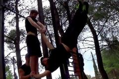 Oι τύπου απλά δεν υπάρχουν. Έλληνες αψηφούν το Νόμο της βαρύτητας και δείτε τι κάνουν στο βίντεο που ακολουθεί!