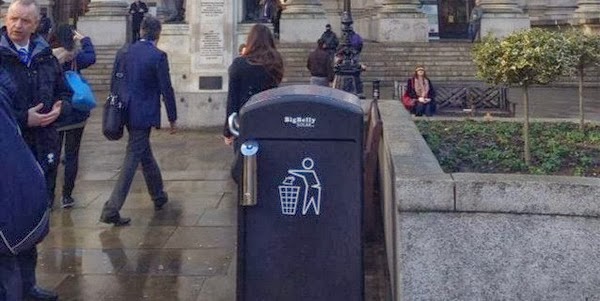 Λονδίνο: «Eξυπνοι» ηλιακοί κάδοι συμπιέζουν τα σκουπίδια - Φωτογραφία 1