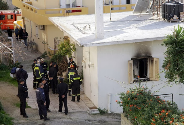 Φωτογραφίες από το σπίτι που τυλίχθηκε στις φλόγες στο Τσαλικάκι - Φωτογραφία 3