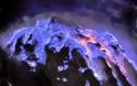 Το ηφαίστειο που βγάζει μπλε λάβα! [video]