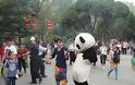 Χόρεψε σε κάθε γωνιά της Κίνας μέσα σε 100 μέρες [Video]
