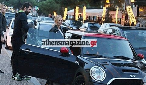 Δείτε το «εργαλείο» της Κωνσταντίνας Σπυροπούλου που τράβηξε τα βλέμματα στη Γλυφάδα - Φωτογραφία 2