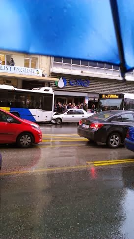 Τροχαίο ατύχημα στο κέντρο της Θεσσαλονίκης - Φωτογραφία 2