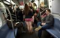Ήταν μια συνηθισμένη ημέρα στο μετρό αλλά χωρίς...παντελόνια! Δείτε πλούσιο φωτογραφικό αφιέρωμα αλλά και video... - Φωτογραφία 17