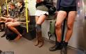 Ήταν μια συνηθισμένη ημέρα στο μετρό αλλά χωρίς...παντελόνια! Δείτε πλούσιο φωτογραφικό αφιέρωμα αλλά και video... - Φωτογραφία 24