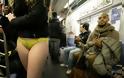 Ήταν μια συνηθισμένη ημέρα στο μετρό αλλά χωρίς...παντελόνια! Δείτε πλούσιο φωτογραφικό αφιέρωμα αλλά και video... - Φωτογραφία 27