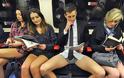 Ήταν μια συνηθισμένη ημέρα στο μετρό αλλά χωρίς...παντελόνια! Δείτε πλούσιο φωτογραφικό αφιέρωμα αλλά και video... - Φωτογραφία 9