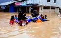 Ινδονησία: 13 άνθρωποι έχασαν τη ζωή τους από τις καταστροφικές πλημμύρες