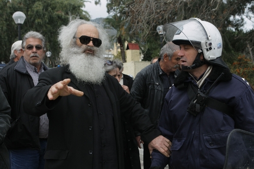 Ξέσπασαν οι συγγενείς μετά την απόφαση στη Νεάπολη για το διπλό φονικό - Φωτογραφία 7