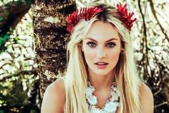 Candice Swanepoel: Μια σέξι «γοργόνα» στην στεριά!(ΦΩΤΟ)