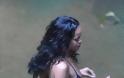 Σέξι νεράιδα της λίμνης η Rihanna - Φωτογραφία 2
